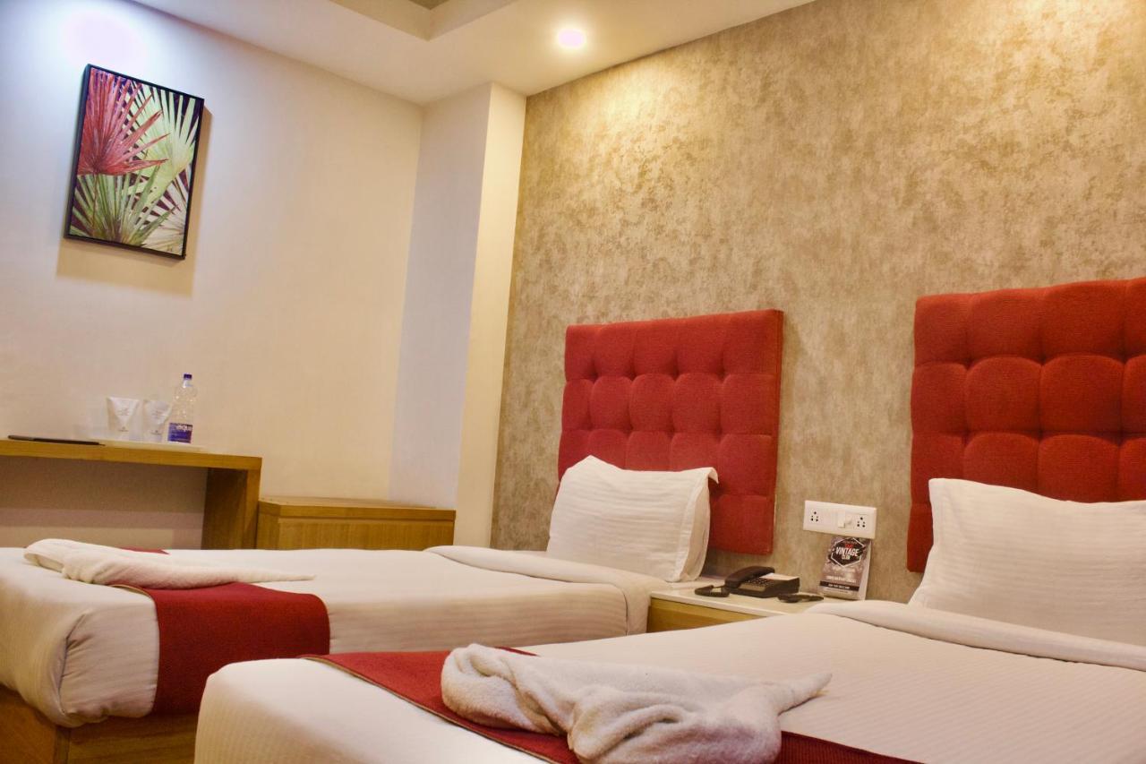 Hotel Prag Continental Guwahati Exterior foto