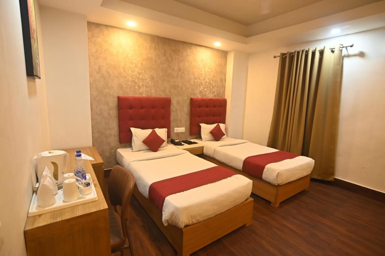 Hotel Prag Continental Guwahati Exterior foto
