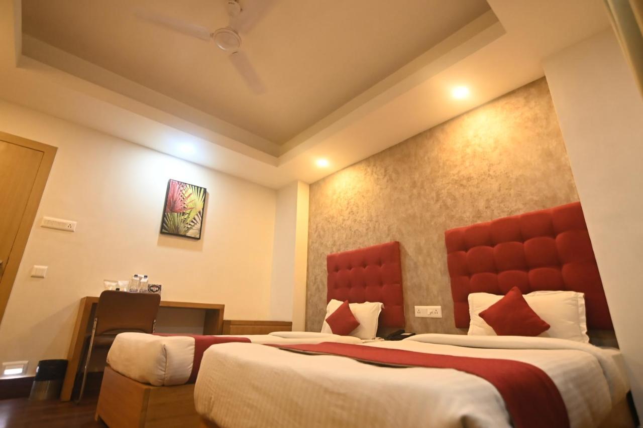 Hotel Prag Continental Guwahati Exterior foto