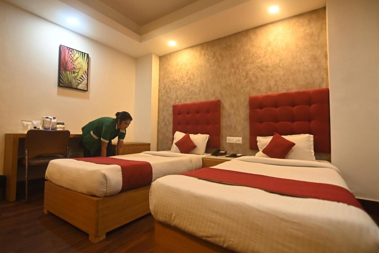 Hotel Prag Continental Guwahati Exterior foto