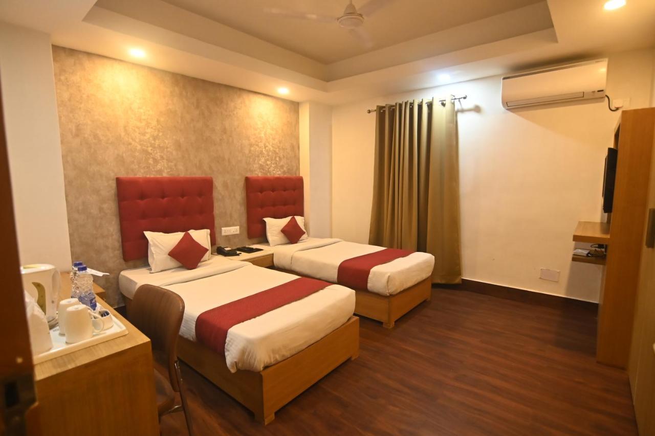 Hotel Prag Continental Guwahati Exterior foto