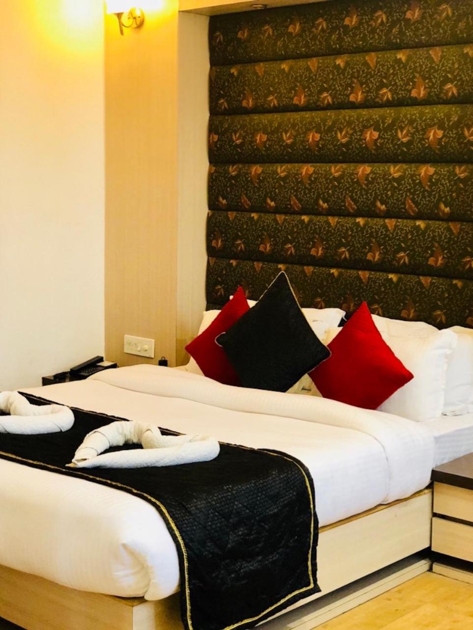 Hotel Prag Continental Guwahati Exterior foto