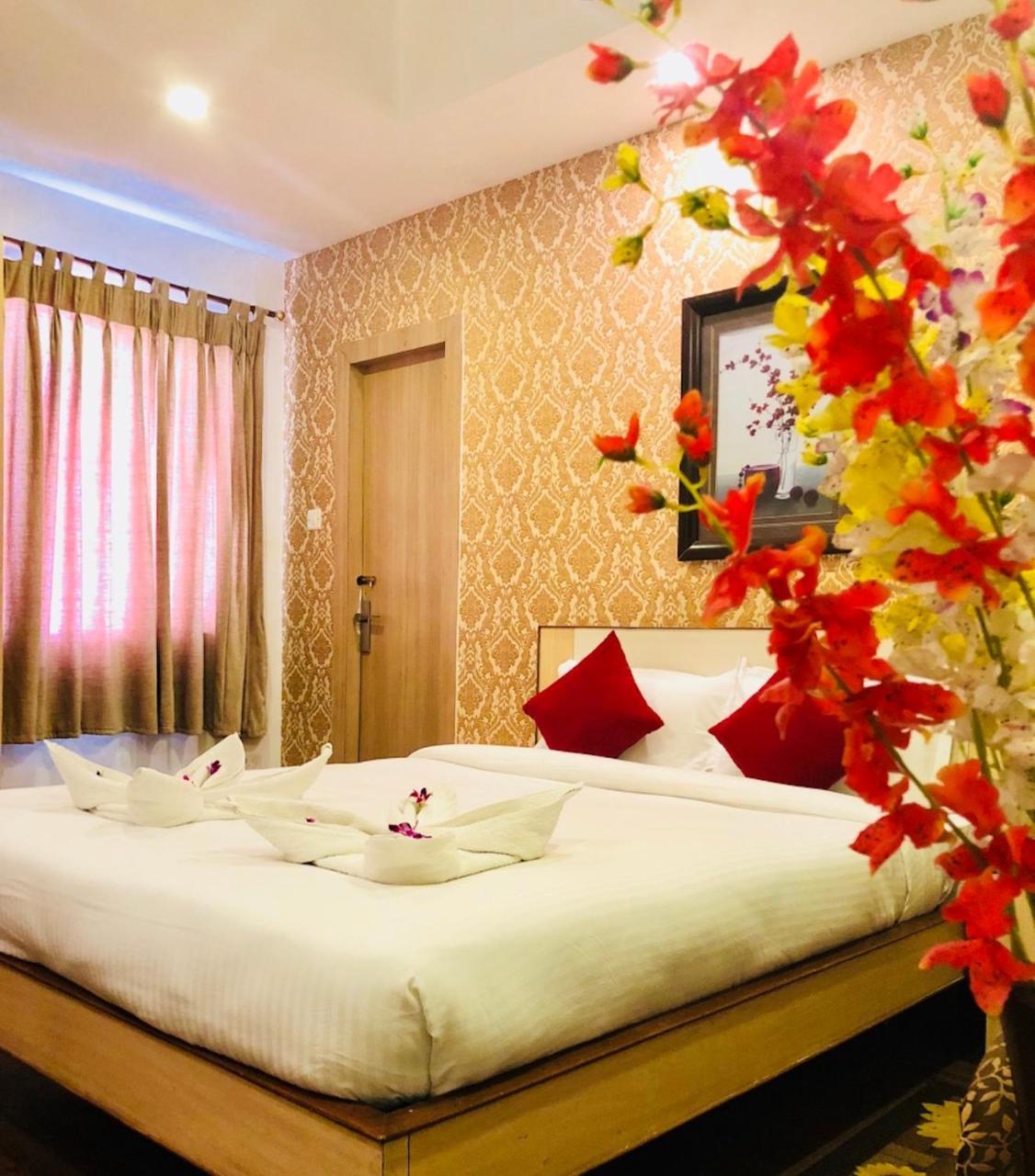 Hotel Prag Continental Guwahati Exterior foto