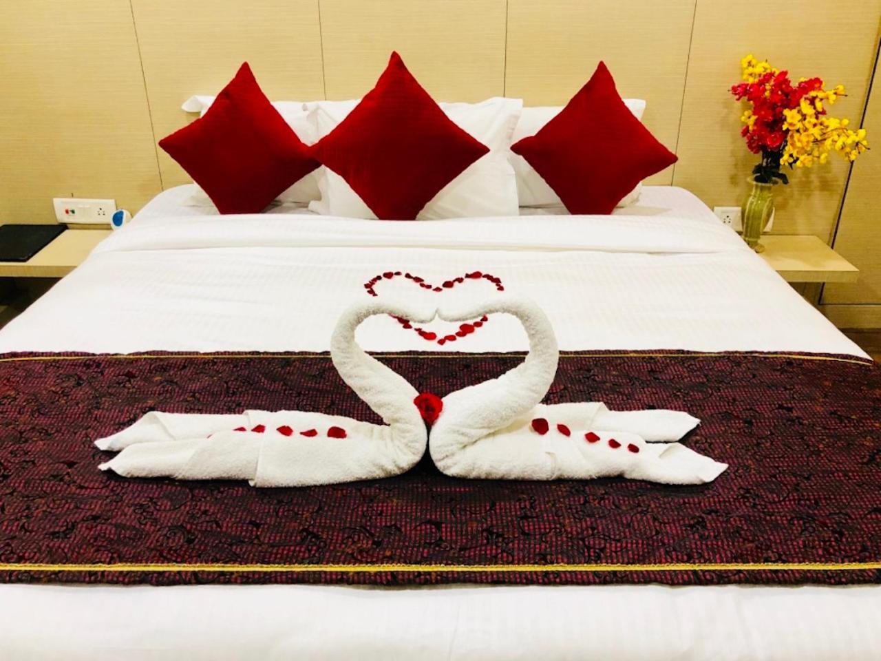 Hotel Prag Continental Guwahati Exterior foto
