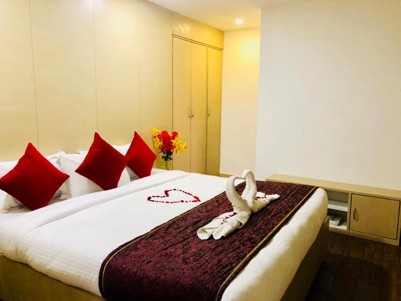 Hotel Prag Continental Guwahati Exterior foto